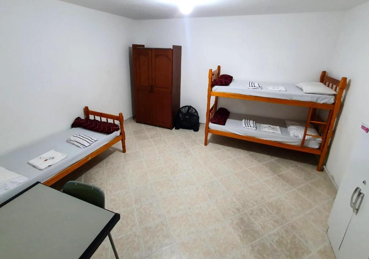 Hostel Airport Rooms Diadema Kültér fotó